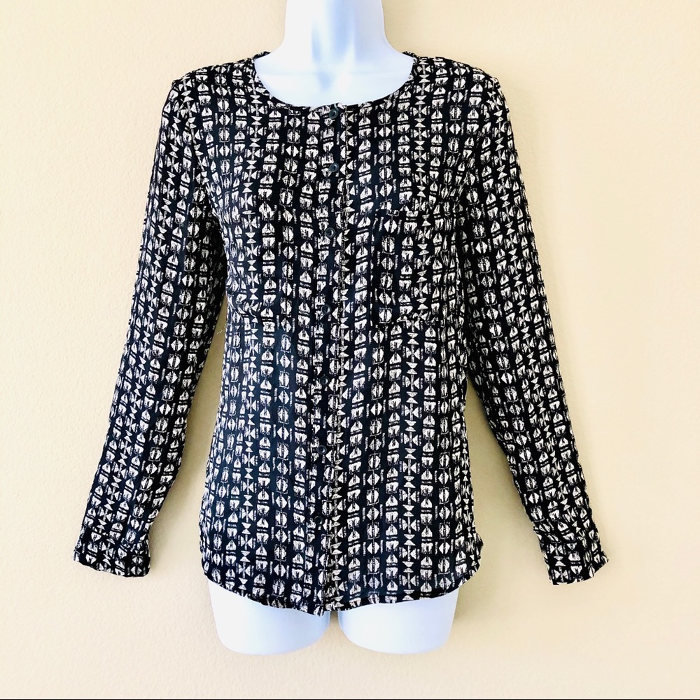 🎁 F21⚡️Geo-Print Button Down Round Neck Shirt_S